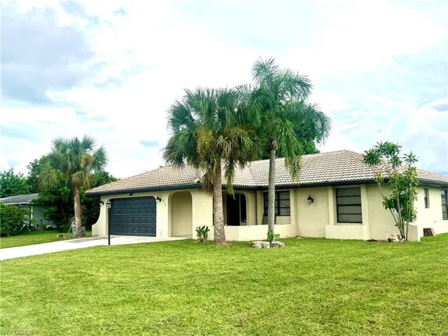 834 Gardenside Ct - Side View