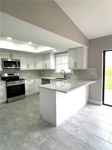 834 Gardenside Ct - Breakfast Bar
