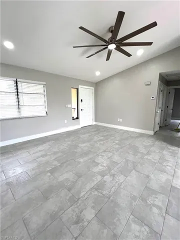 834 Gardenside Ct - Living Room