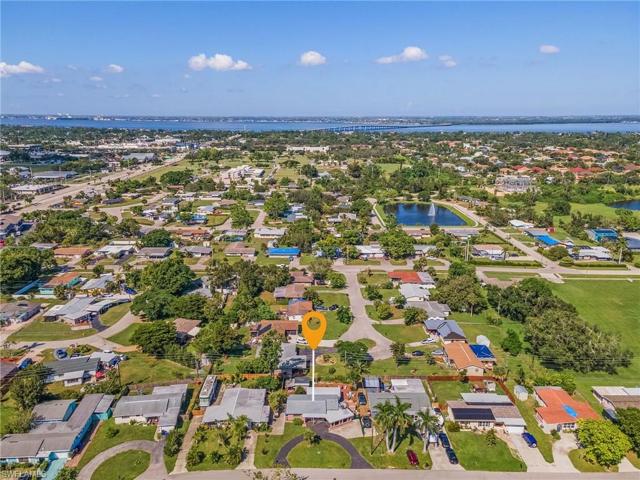 Access to Colonial BLVD, 41/S Cleveland BLVD, & Mid-Point Bridge! Dining, shopping, schools, & Downtown Ft Myers fun~