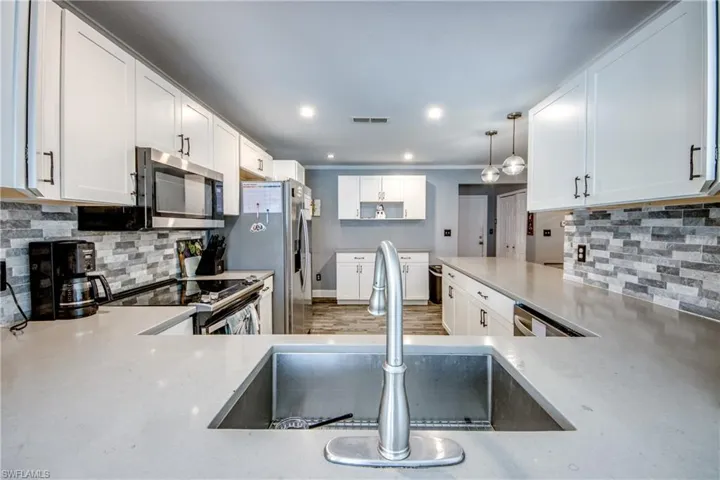 1131 Se 34th St, Cape Coral, Florida 33904