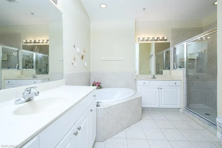 4873  Hampshire  CT, Naples, FL 34112