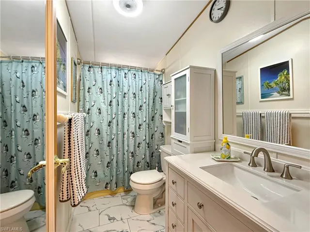 Full primary bathroom
