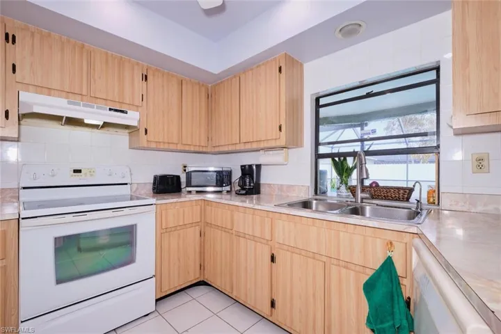 901 Se 23rd Ter, Cape Coral Fl 33990
