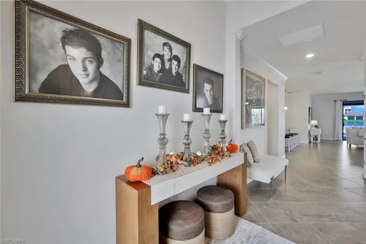 9207  SHADOW OAK  LN, Naples, FL 34120