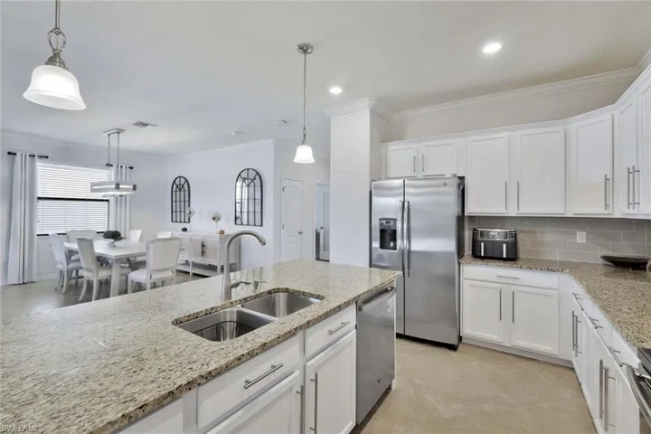 9207  SHADOW OAK  LN, Naples, FL 34120