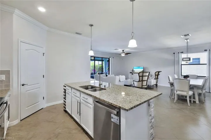 9207  SHADOW OAK  LN, Naples, FL 34120