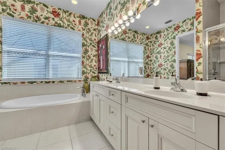 10879 Fieldfair Dr, Naples, Florida 34119