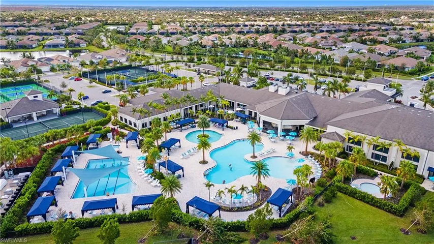 Birds eye view of property featuring a residential view