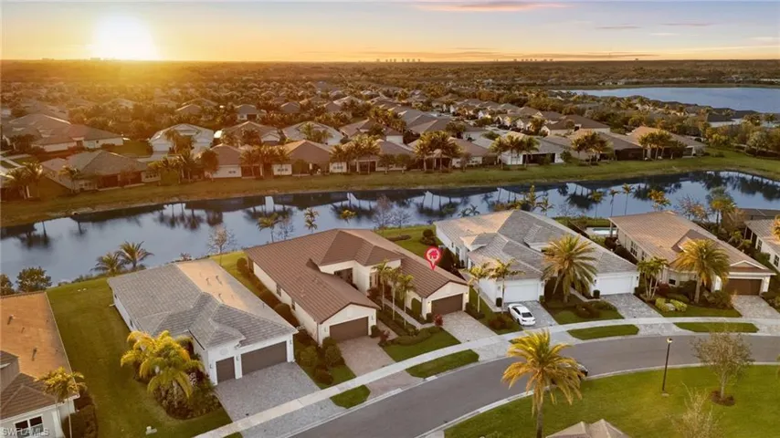Bird's eye view featuring a residential view and a water view