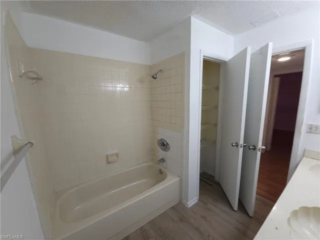 2nd pic of 2nd floor bath