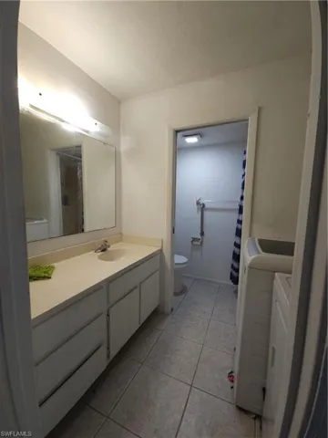 1st floor bath