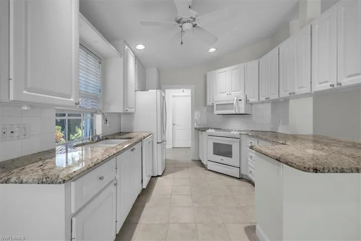 Light and bright kitchen!
