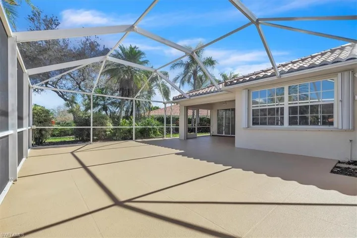 Huge screened patio!
