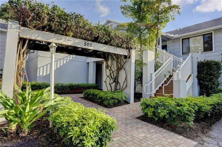 504  Courtside  DR, Naples, FL 34105