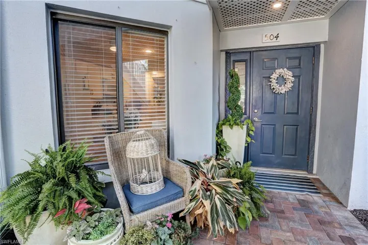 504  Courtside  DR, Naples, FL 34105
