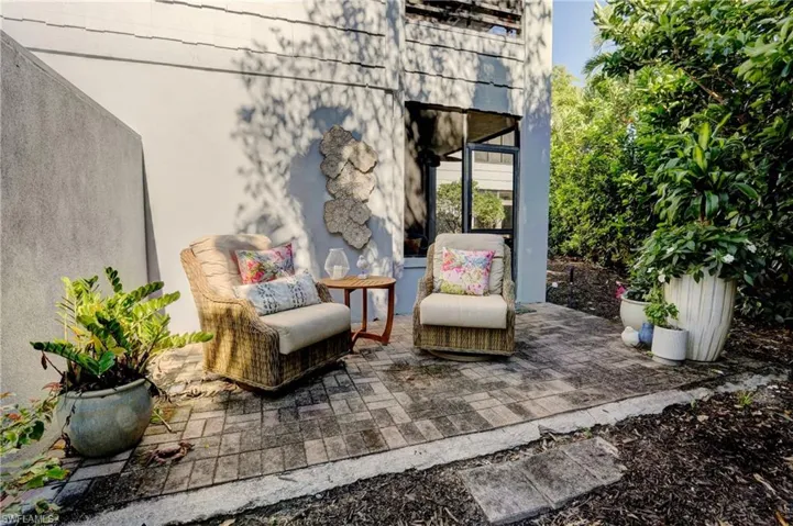 504  Courtside  DR, Naples, FL 34105