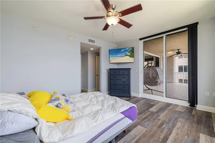 2090 W First  ST, Fort Myers, FL 33901