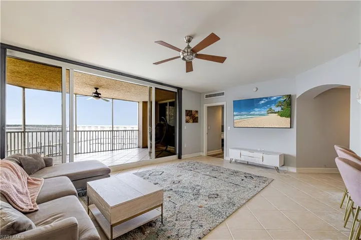 2090 W First  ST, Fort Myers, FL 33901