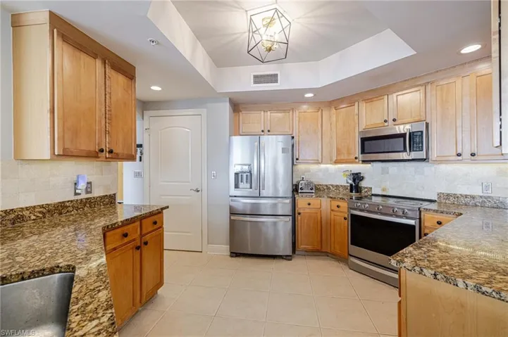 2090 W First  ST, Fort Myers, FL 33901