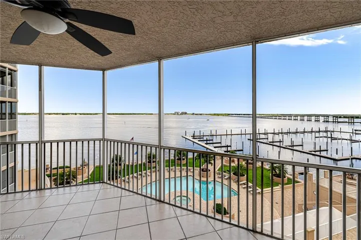 2090 W First  ST, Fort Myers, FL 33901