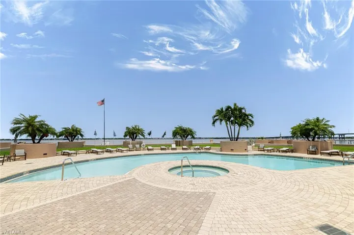 2090 W First  ST, Fort Myers, FL 33901