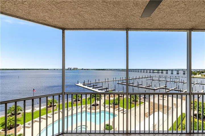 2090 W First  ST, Fort Myers, FL 33901