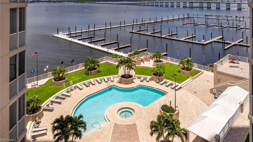 2090 W First  ST, Fort Myers, FL 33901