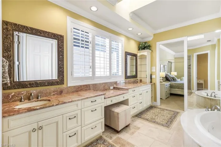 15588  Whitney  LN, Naples, FL 34110
