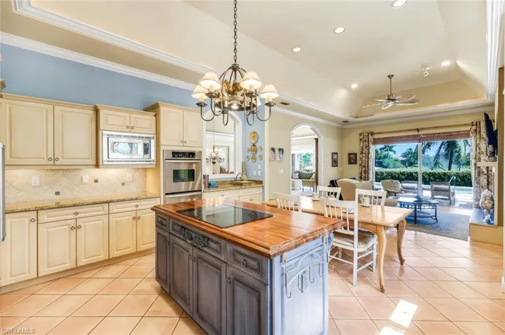 15588  Whitney  LN, Naples, FL 34110