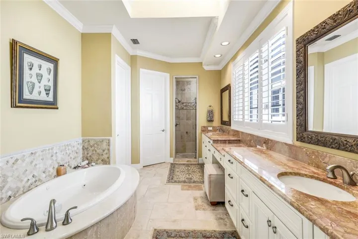 15588  Whitney  LN, Naples, FL 34110