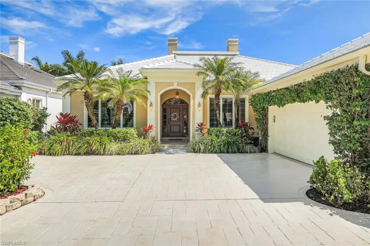 15588  Whitney  LN, Naples, FL 34110