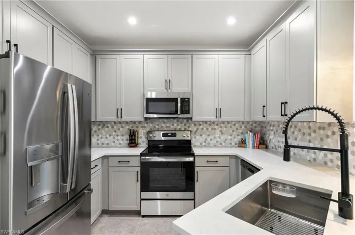 7490 Rockefeller Dr, Naples, Florida 34119