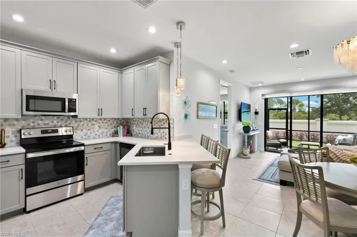 7490 Rockefeller Dr, Naples, Florida 34119