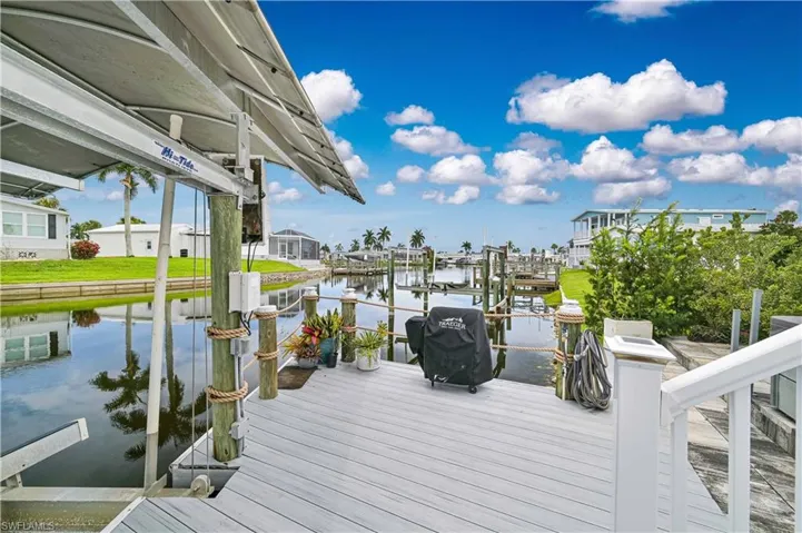 17591 Bryan Ct, Fort Myers Beach, Florida 33931