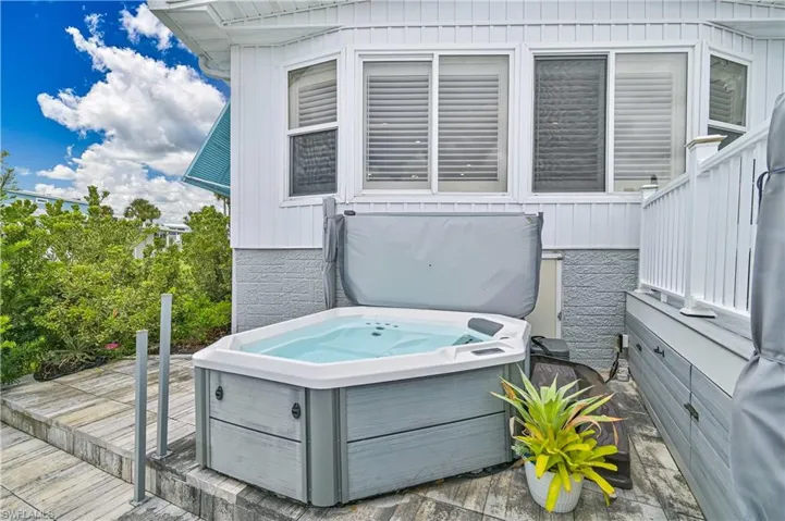 17591 Bryan Ct, Fort Myers Beach, Florida 33931