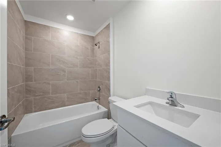17718  Paradiso  WAY, North Fort Myers, FL 33917