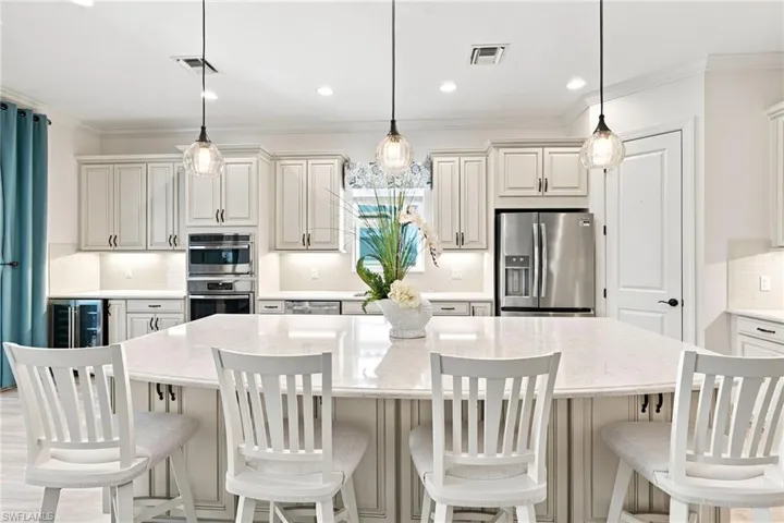8386 Viale Cir, Naples, Florida 34114