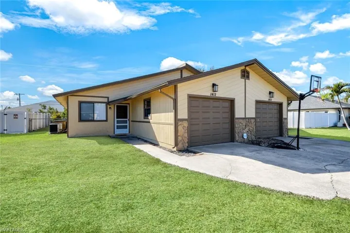 Spacious, well maintained duplex in the heart of Cape Coral!