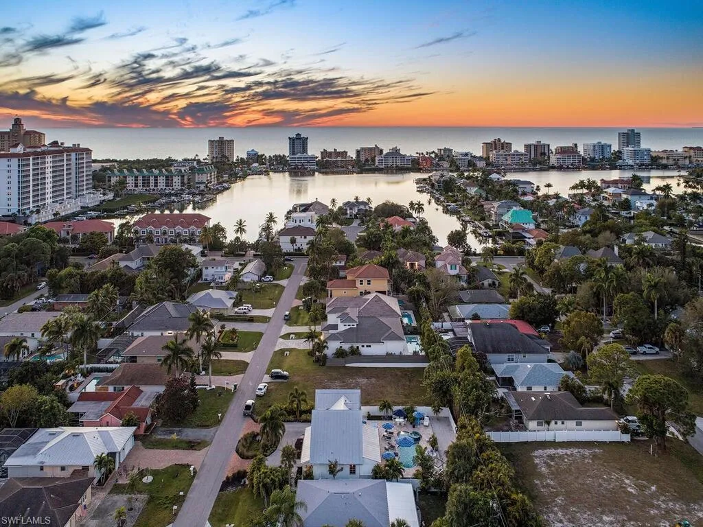 721 93rd AVE, Naples, FL 34108,225011635