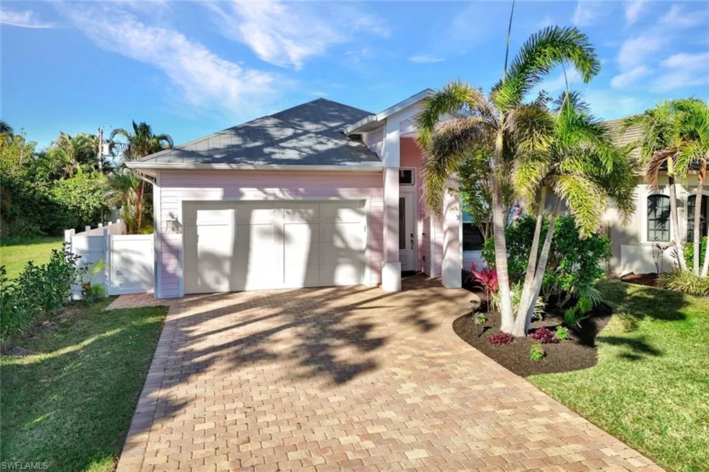 721 93rd AVE, Naples, FL 34108,225011635