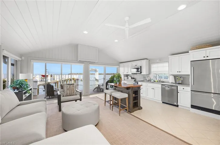 Stunning bay views - you are right on the water! Sit on the deck and watch the manatee go by; TV lowers from its storage box on the wall when you want to watch it instead of the bay