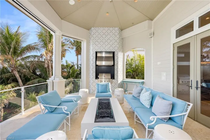 Soaring ceiling, custom features, ideal for entertaining