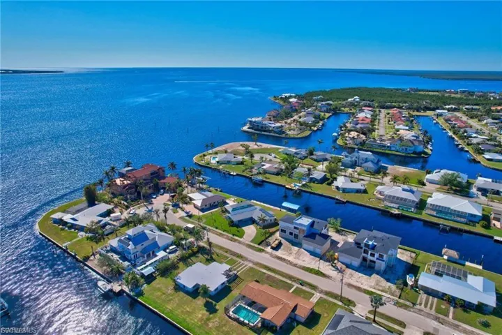 250  Bangsberg SE RD, Port Charlotte, FL 33952