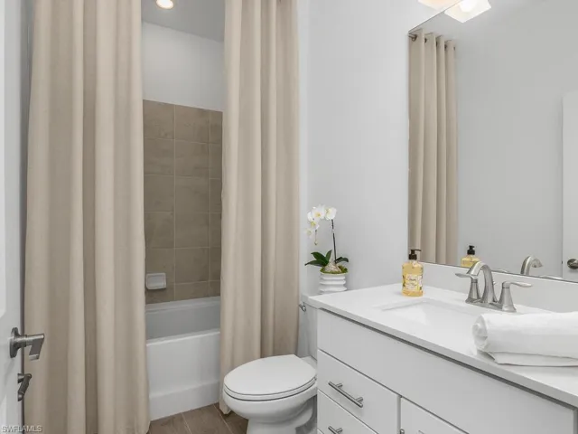 Guest bath.