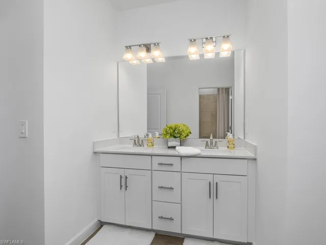 Jack and Jill ensuite bath #3.