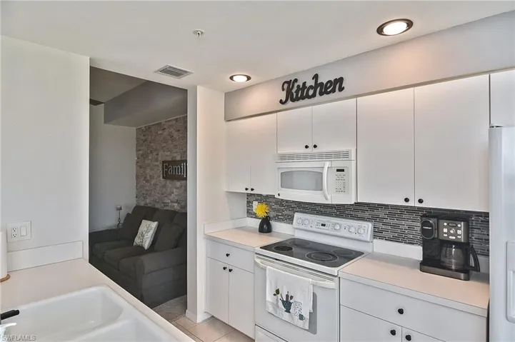 8076 Queen Palm Ln # 445, Fort Myers Fl 33966