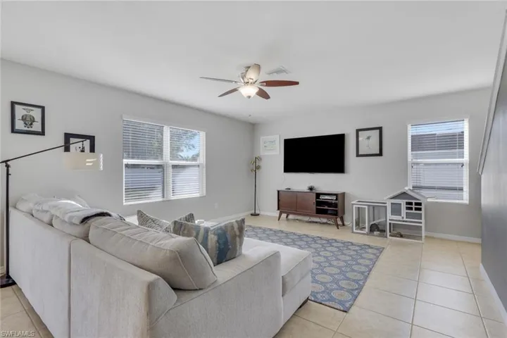 836 Sw 28th Ter, Cape Coral, Florida 33914