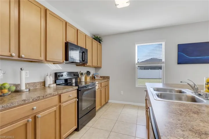 836 Sw 28th Ter, Cape Coral, Florida 33914