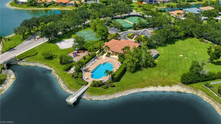 934 Tropical Bay Ct, Naples, Florida 34120